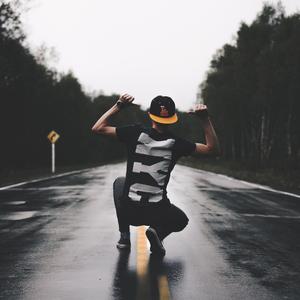 爱就一个字 翻唱