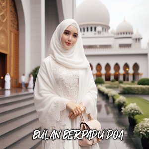 Bulan Berpadu Doa