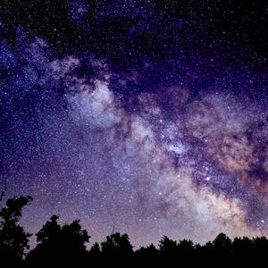 색으로 물든 밤하늘