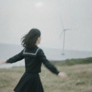 水たまりに鉄塔が揺れていた／体育倉庫の鍵穴から白い光が洩れている