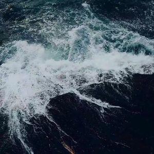 海浪。
