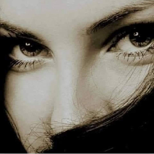 Bajo Tus Ojos