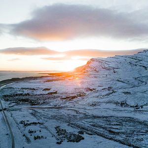 风送暗香入笛孔