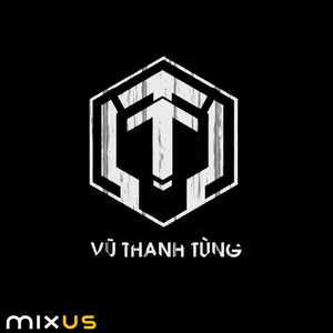 Vó Ngựa Trên Đồi Cỏ Non