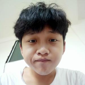 我在月亮湖边看风景而你在湖中心啥也没说就放了颗屁我一闻是生活的味道年轻的我不知生活是什么可谁又真明白