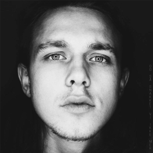 Rød (feat. Zoe Ofilie & Ryda)