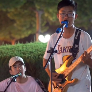 致我的青春，府前大街的夜晚