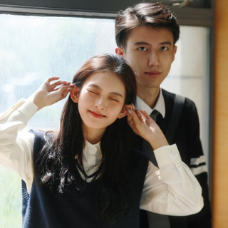 春日的风景再美也比不上你灿烂的笑容