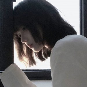 当泪掉进屏幕 你那边会下雨吗