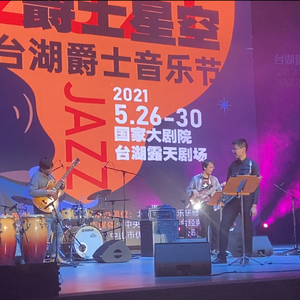 Water Lilies Blossom In The Fog 睡莲在雾中盛开