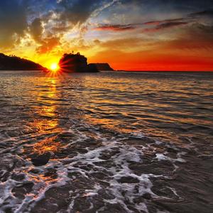 细水长流在溪边