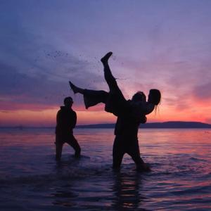 TIZENHÉT (feat. Hegedűs Bori)