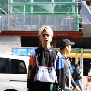 君には見せない