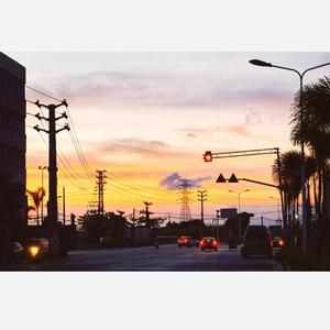 夜空霓虹都是我不要的繁荣