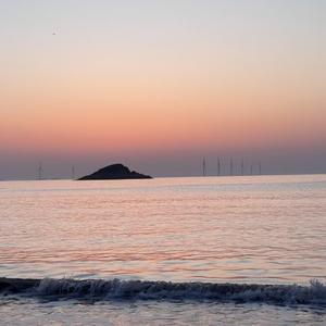 谁(Live)_小何.m4a