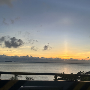 黄昏把影子拉成思念的弦