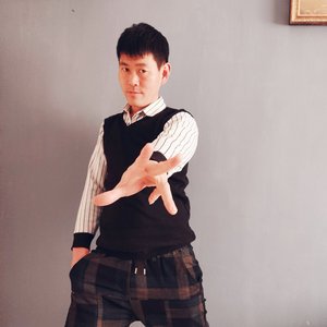 不相信爱情 伴奏