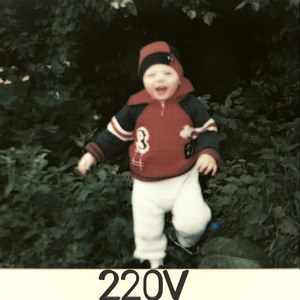 220V
