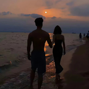 落日沉溺于橘色的海，晚风沦陷于赤诚的爱