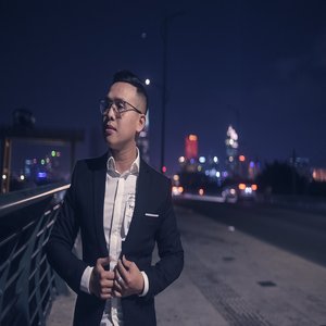 Trăng Tàn Trên Hè Phố