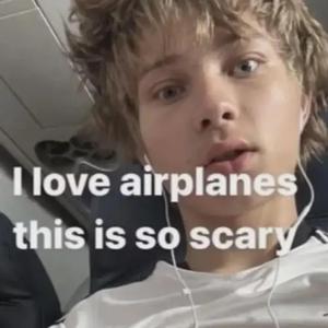 xaviersobeanie (feat. Playuncle Farti & xaviersobased)