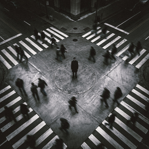 убегая тону