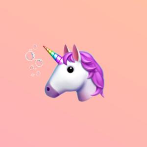 有只独角兽在偷吃彩虹