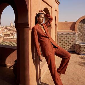 La Noche Nos Escucha