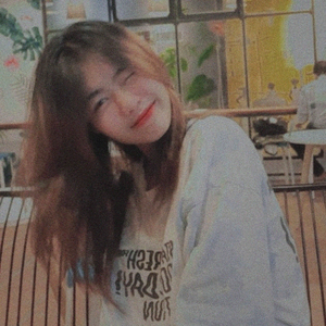 Có Cô Gái, Thích Dâu Tây