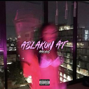 ABLAKON ÁT