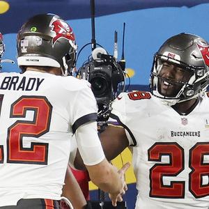 SB Champs (feat. DroGotDoe, Zizi Thompson, Jay Browne & Notsew)