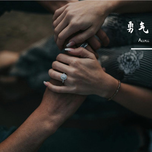 “释怀只是自欺的止痛药”