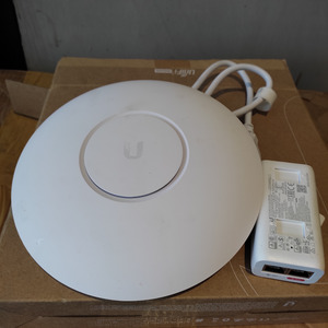 Adil Gambuss (Acoustic)