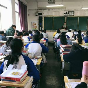 《写给六班的歌》