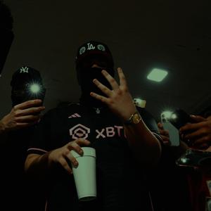 Comando (feat. Vizionzs)