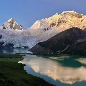 指尖轻触溪间的烦恼消散