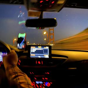 里拉的霓虹之梦