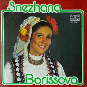 Разцъфте се бела ружа