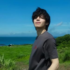 《结痂伤疤里的月光生长》