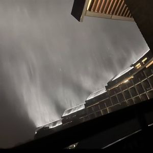 爱落（落花有意随流水）