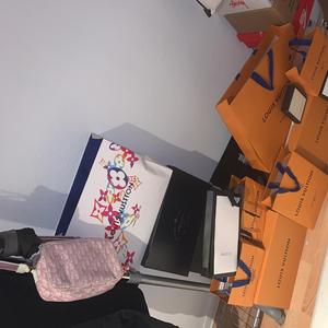 Stories out my life </3 (feat. Milau)