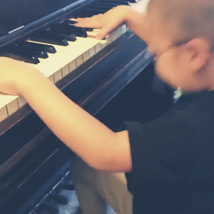 我坐在摩托车后座，该失去的都失去了 (ALL I HAD IS GONE)