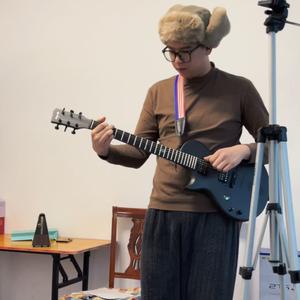 我的身旁是一扇亮了又暗的窗