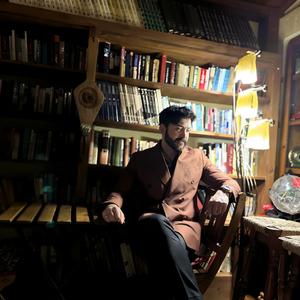 Bir Kökte Uzamış Sarmaşık Gibi