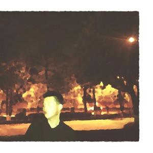 他会在夕阳下车站等你