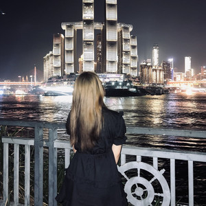 "我并没有爱上他,我爱上的是往事。"#海