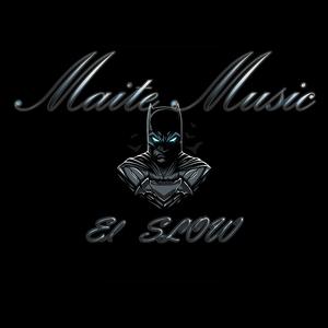 Loba Gritandole a la Luna