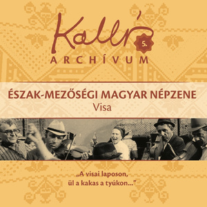 Sűrű sötét felhő vándorol a hegyeken