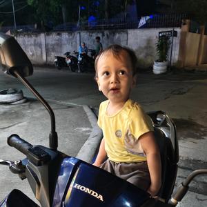 Masaya Ang Mga Bata Habang Naglalaro