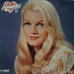 På Et Tæppe nær ved Stranden